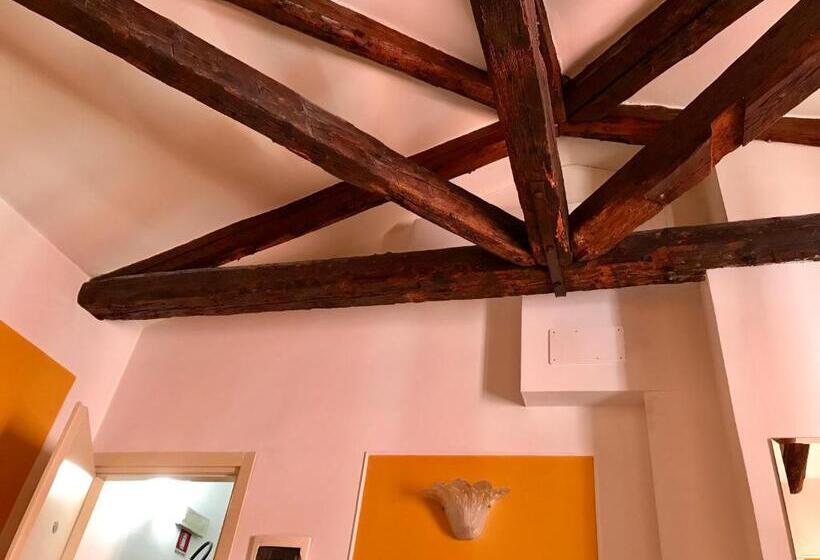 اتاق استاندارد, Alla Corte Rossa