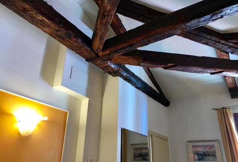 اتاق استاندارد, Alla Corte Rossa