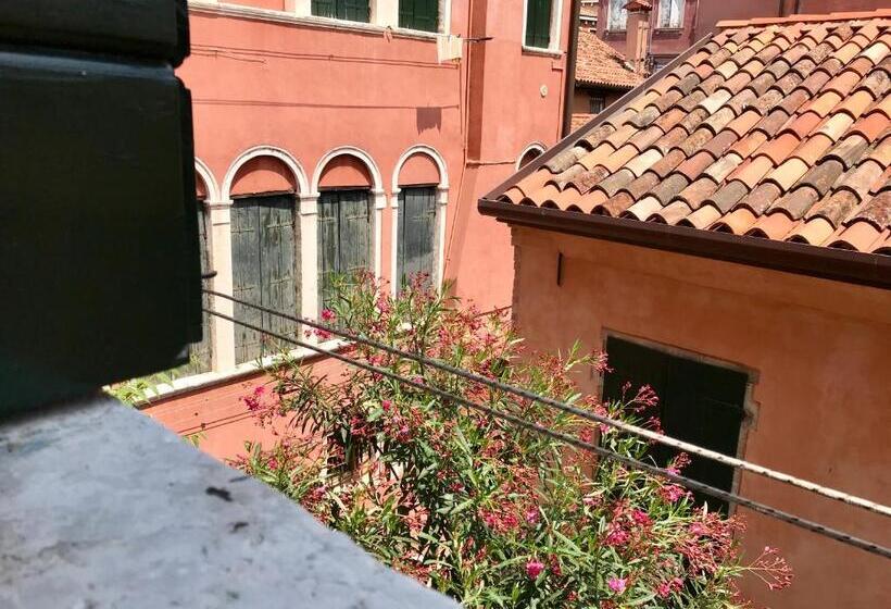 اتاق استاندارد, Alla Corte Rossa