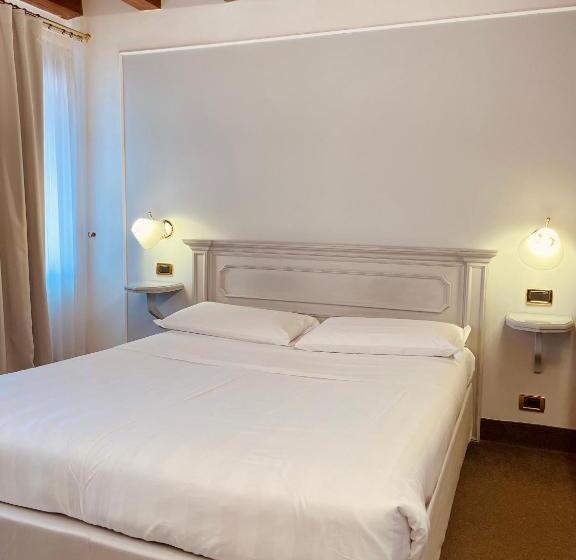 اتاق استاندارد, Alla Corte Rossa