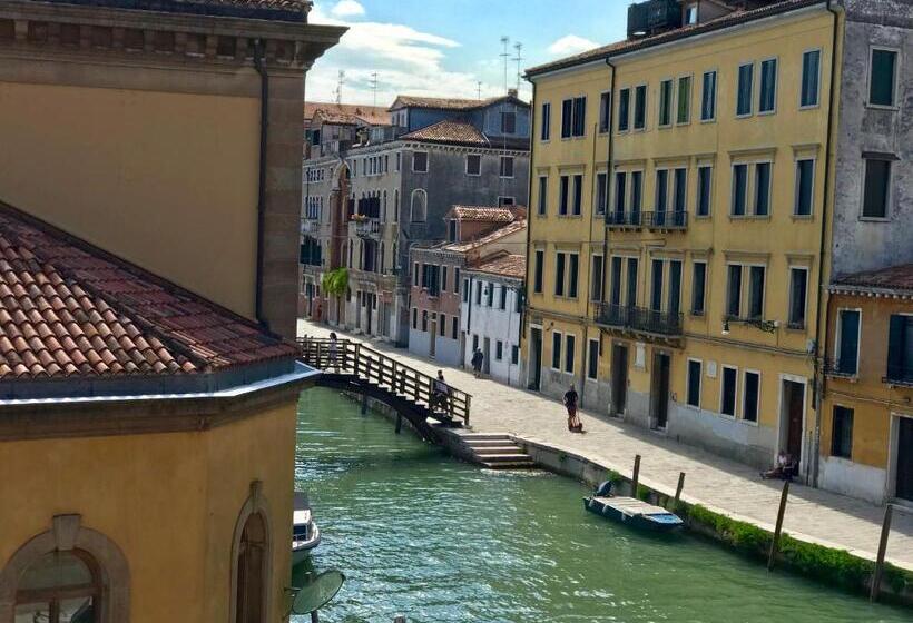 اتاق سوپریور با چشمانداز, Alla Corte Rossa