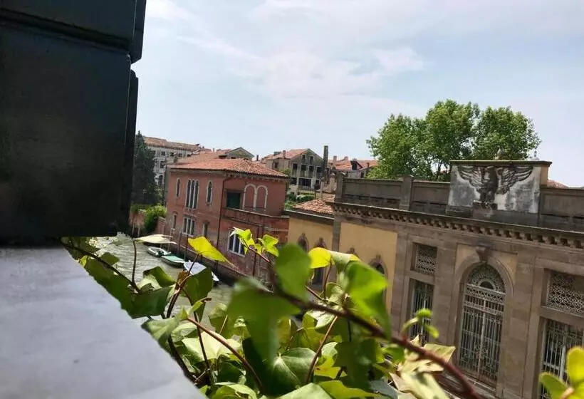 اتاق سوپریور با چشم‌انداز, Alla Corte Rossa