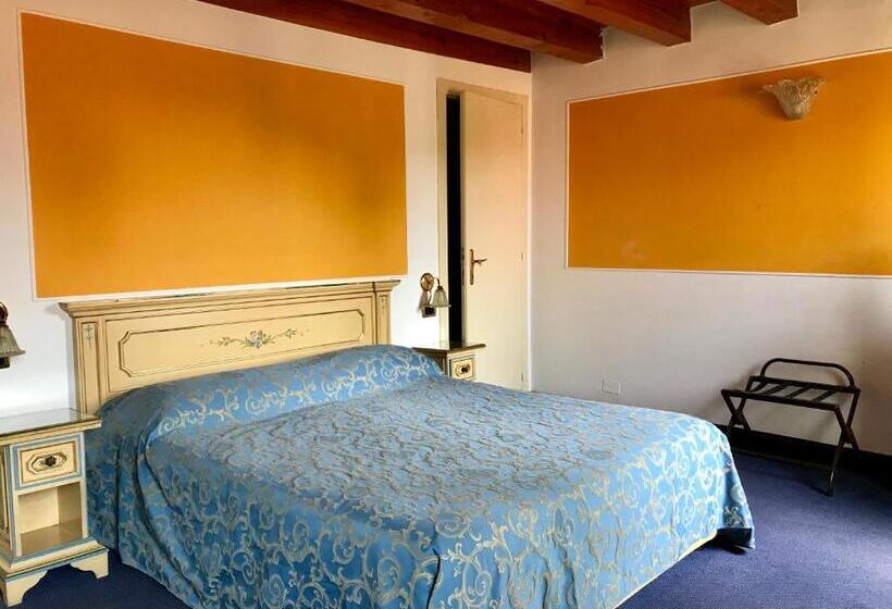 اتاق سوپریور با چشمانداز, Alla Corte Rossa