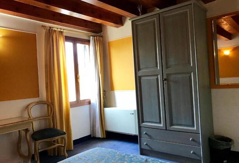 اتاق سوپریور سه تخته, Alla Corte Rossa