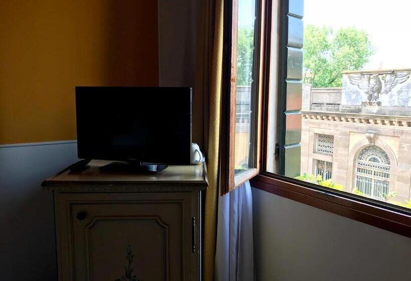 اتاق سوپریور سه تخته, Alla Corte Rossa