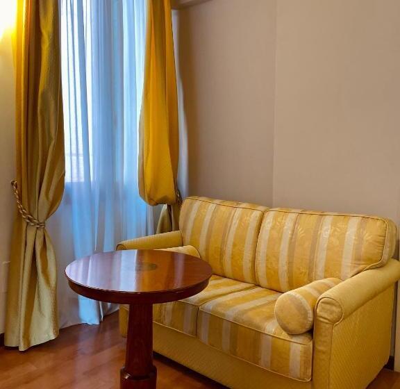 اتاق سوپریور سه تخته, Alla Corte Rossa