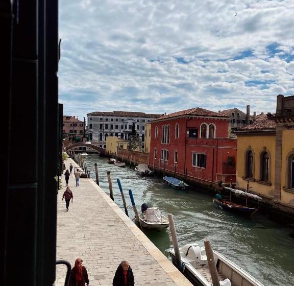 اتاق سوپریور سه تخته, Alla Corte Rossa