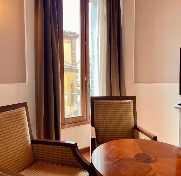 اتاق سوپریور با چشمانداز, Alla Corte Rossa