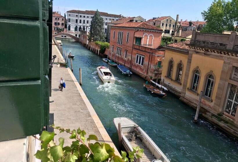 اتاق سوپریور با چشمانداز, Alla Corte Rossa