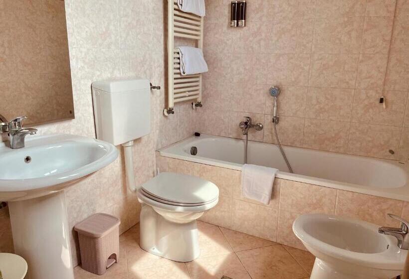 اتاق سوپریور با چشمانداز, Alla Corte Rossa