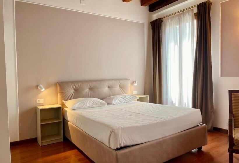 اتاق سوپریور سه تخته, Alla Corte Rossa