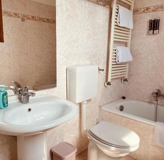 اتاق سوپریور سه تخته, Alla Corte Rossa