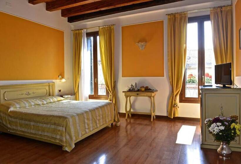 اتاق سوپریور با چشمانداز, Alla Corte Rossa