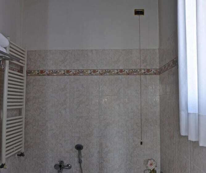 اتاق سوپریور سه تخته, Alla Corte Rossa