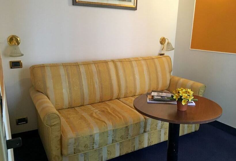 اتاق سوپریور سه تخته, Alla Corte Rossa