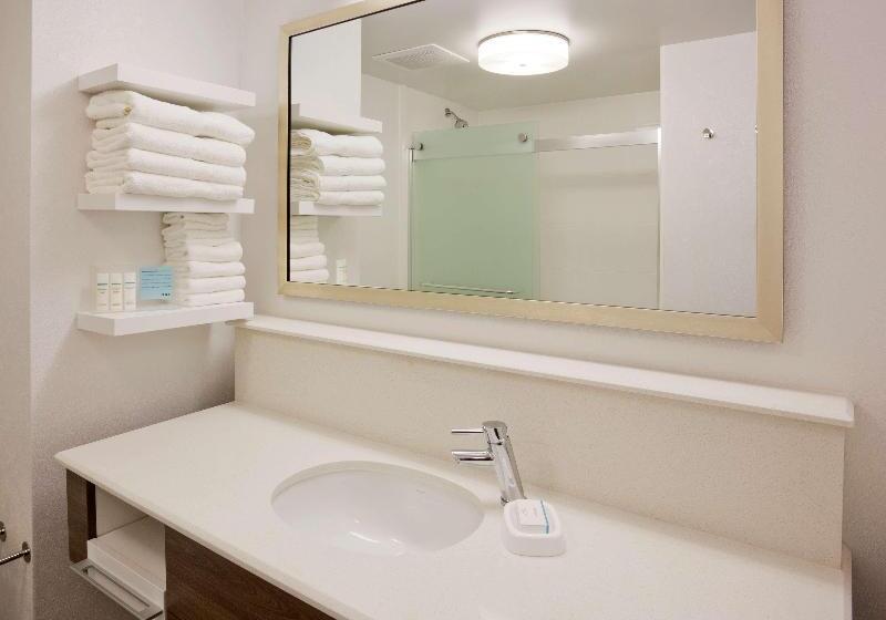 מיטת קינג בסוויטה, Comfort Inn & Suites