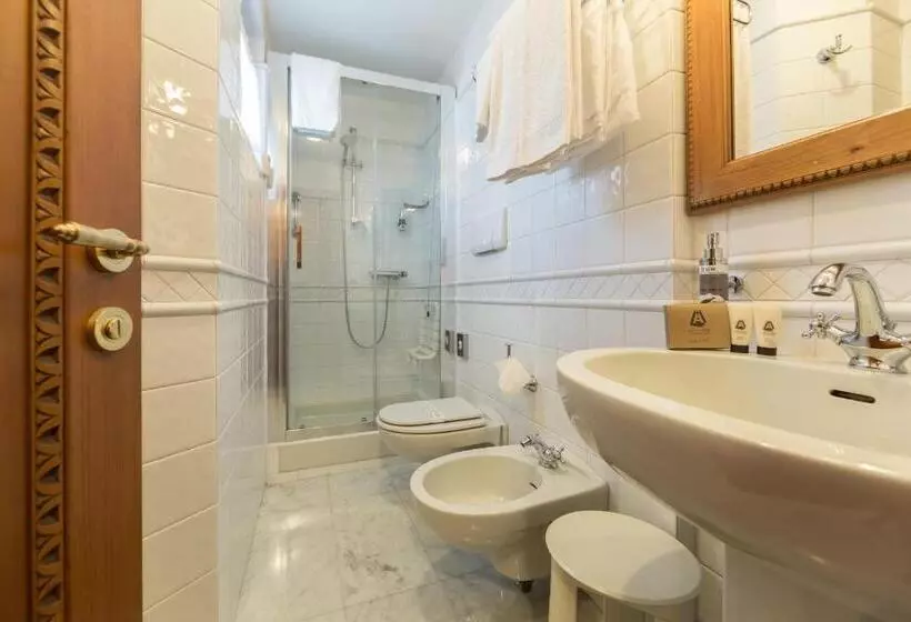اتاق استاندارد یک نفره, Gran Baita Hotel & Wellness