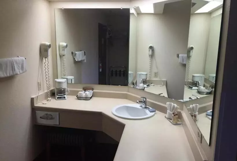 Deluxe Suite King Bed, Hawthorn Suites By Wyndham Albuquerque
