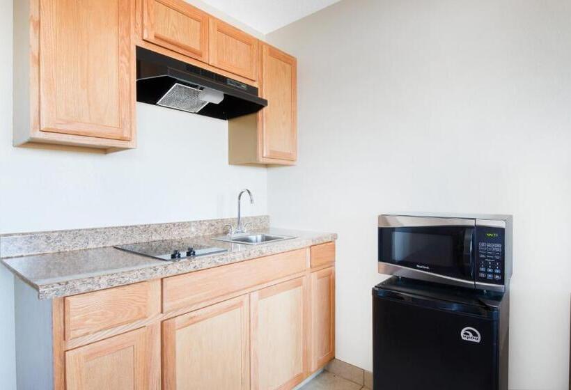 جناح ديلوكس سرير كينج, Hawthorn Suites By Wyndham Albuquerque