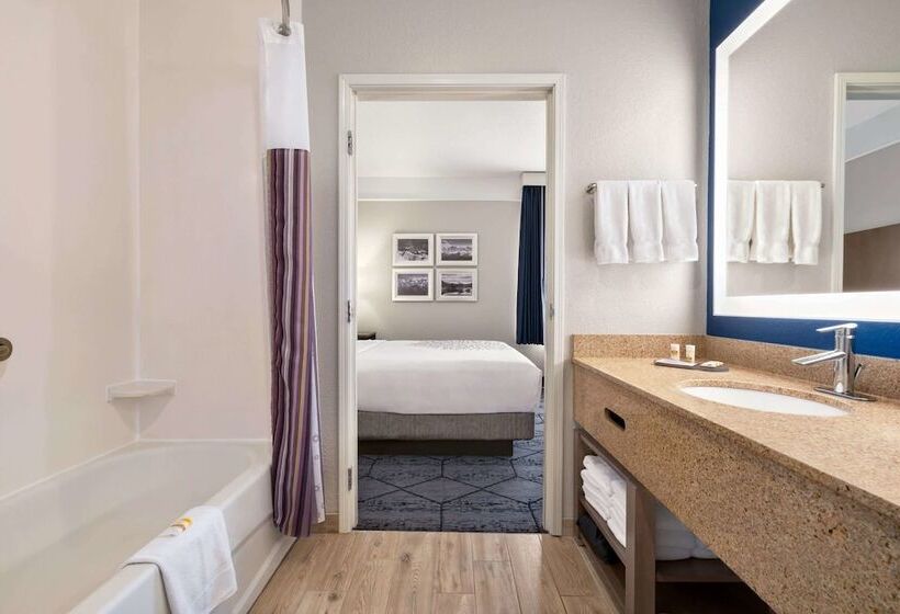 Семейный Номер, La Quinta Inn And Suites By Wyndham At Watiki Waterpark