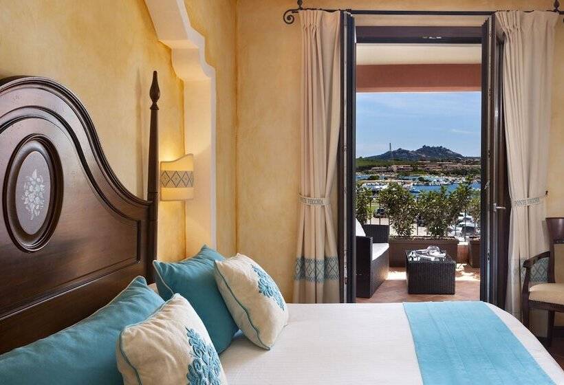 Королевский Люкс, La Vecchia Fonte Boutique