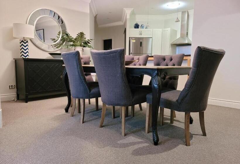 Apartamento 2 Dormitórios, Macarthur Chambers