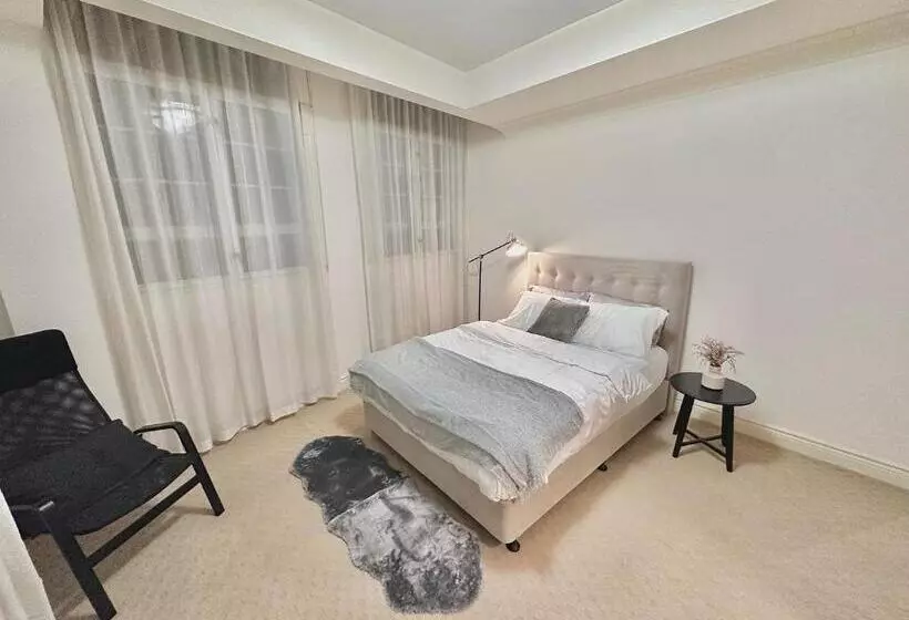 1 Bedroom Penthouse Apartment, Macarthur Chambers