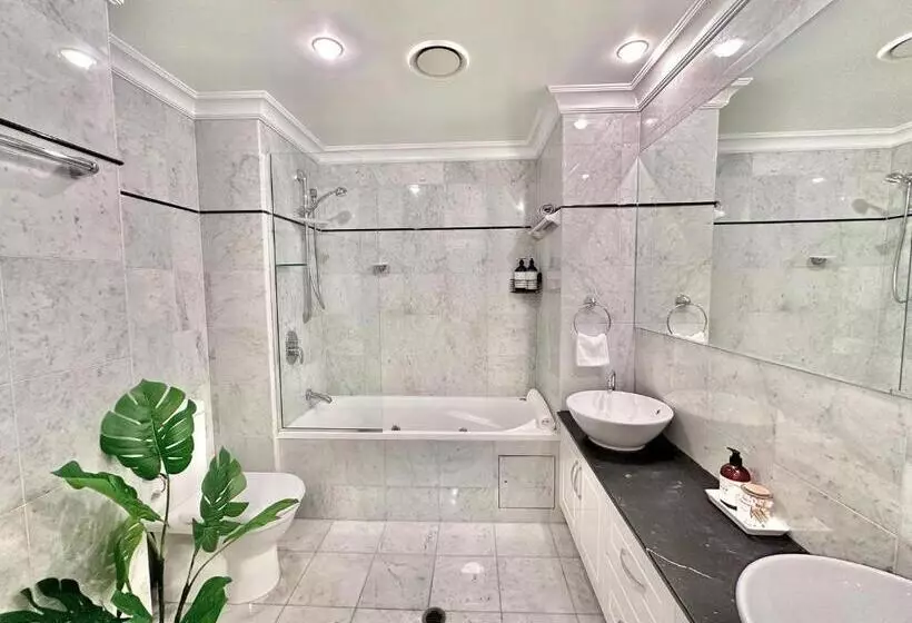 1 Bedroom Penthouse Apartment, Macarthur Chambers