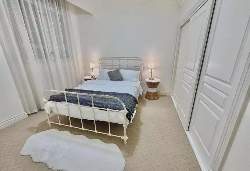 1 Bedroom Penthouse Apartment, Macarthur Chambers