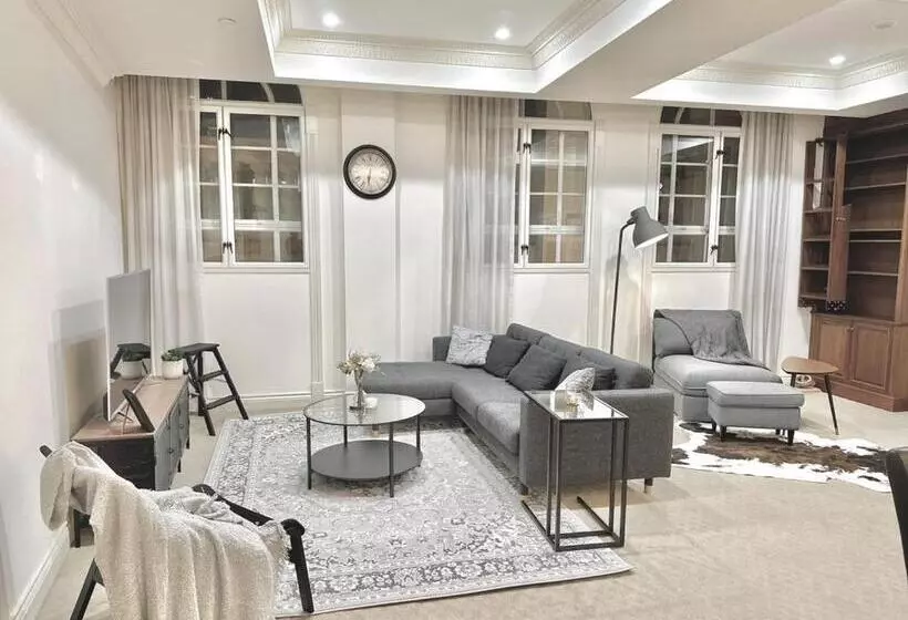 1 Bedroom Penthouse Apartment, Macarthur Chambers
