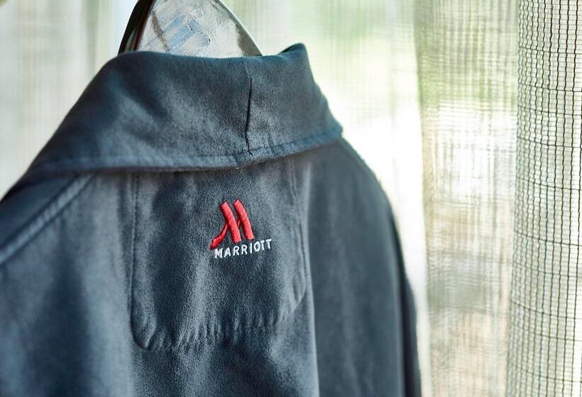 جناح, Minneapolis Marriott West