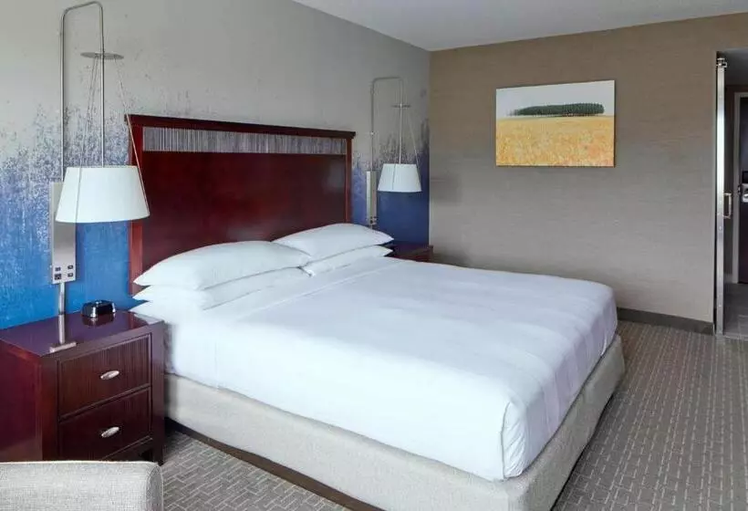 Standard-huone King-vuode, Minneapolis Marriott West