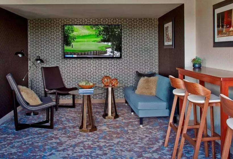 Standard-huone King-vuode, Minneapolis Marriott West