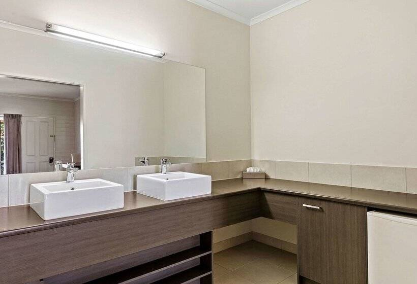 디럭스 룸, Quality Inn Colonial