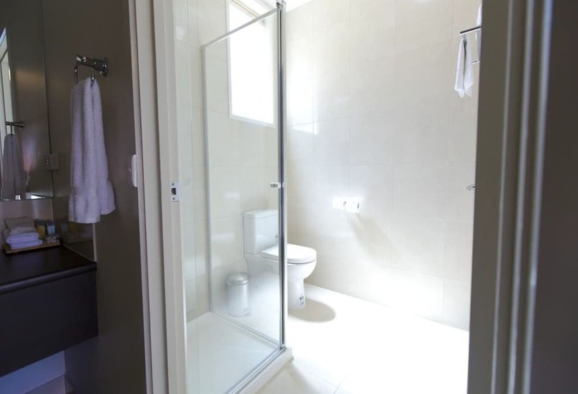 스탠다드 룸 더블 침대, Quality Inn Colonial