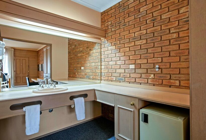 스탠다드 룸 더블 침대, Quality Inn Colonial