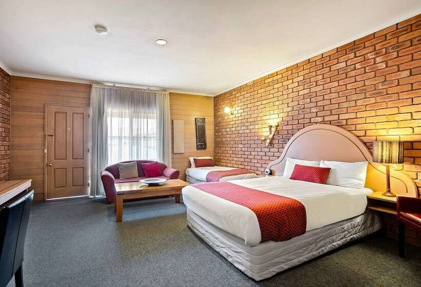 디럭스 룸, Quality Inn Colonial