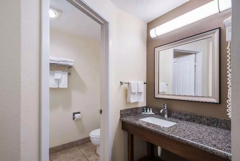 キングサイズベッドのスタンダードルーム, Quality Inn & Suites Coeur d'Alene