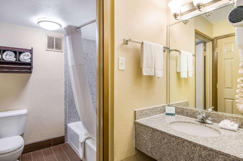 キングサイズベッドのスタンダードルーム, Quality Inn