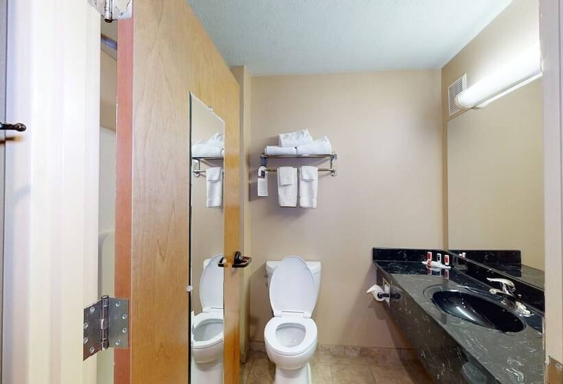 غرفه قياسيه سريرين مزدوجين, Ramada By Wyndham Strasburg   Shenandoah Valley