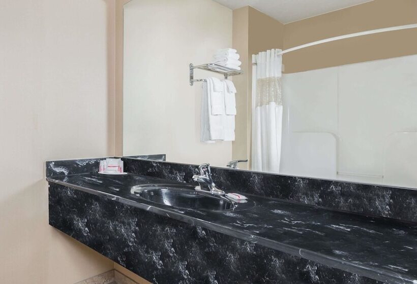 غرفه قياسيه سريرين مزدوجين, Ramada By Wyndham Strasburg   Shenandoah Valley