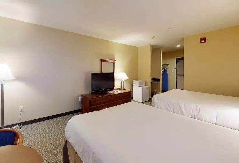 ２ダブルベッドのスタンダードルーム, Ramada By Wyndham Strasburg   Shenandoah Valley