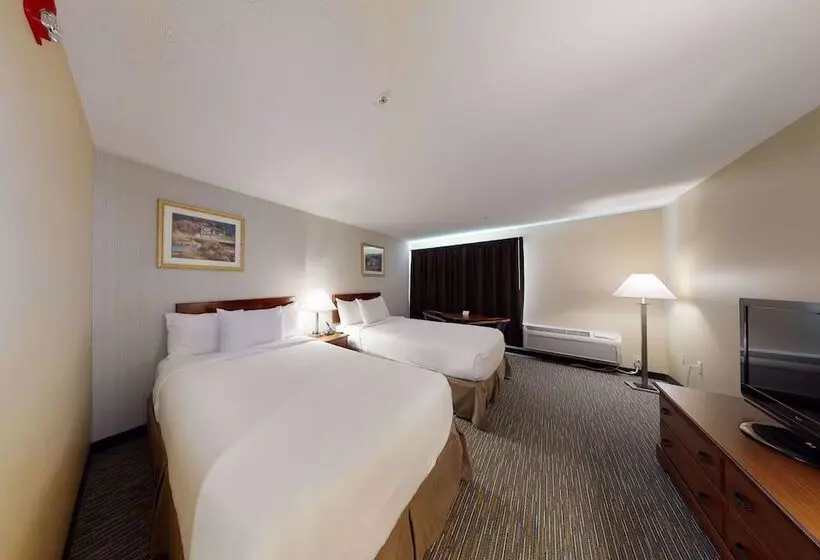 ２ダブルベッドのスタンダードルーム, Ramada By Wyndham Strasburg   Shenandoah Valley