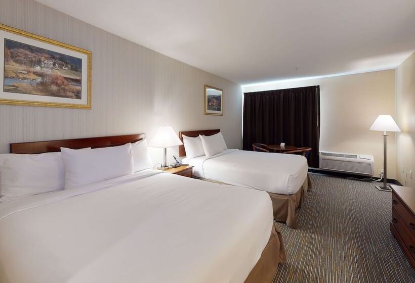 스탠다드 룸 더블 침대 2개, Ramada By Wyndham Strasburg   Shenandoah Valley
