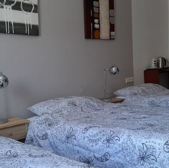 غرفة قياسية ثلاثية, Ronda