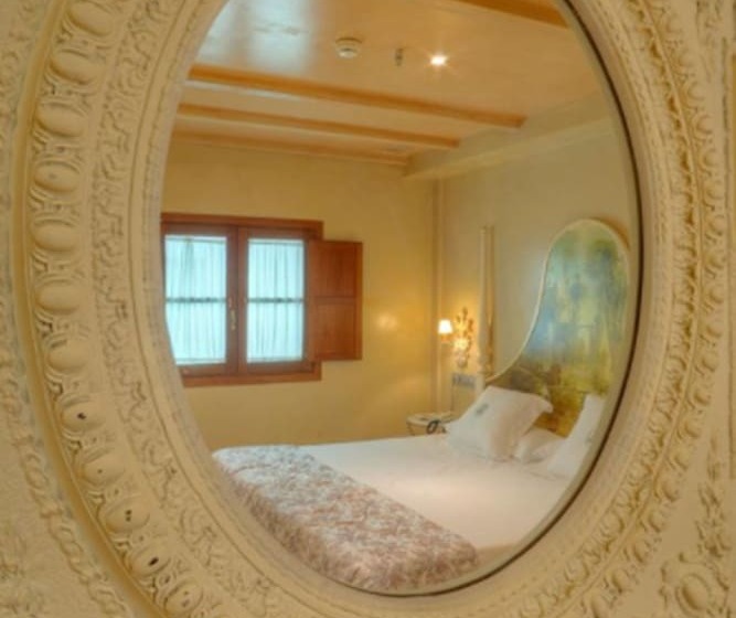 اتاق استاندارد سه نفره, Sacristia De Santa Ana