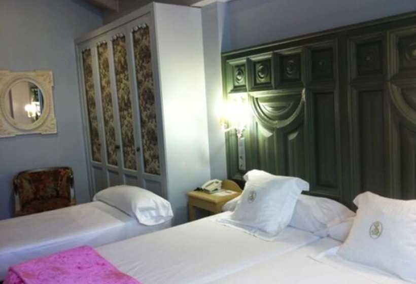 اتاق استاندارد سه نفره, Sacristia De Santa Ana