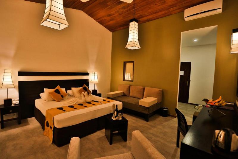 اتاق استاندارد سه نفره, Sacristia De Santa Ana