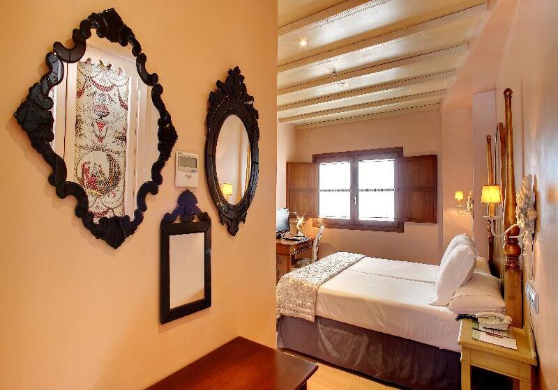 اتاق استاندارد, Sacristia De Santa Ana