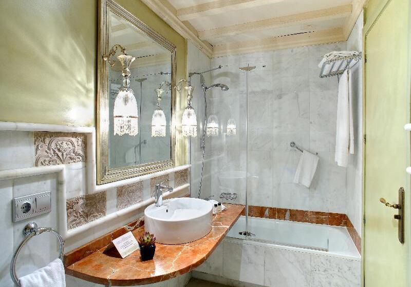 اتاق استاندارد, Sacristia De Santa Ana